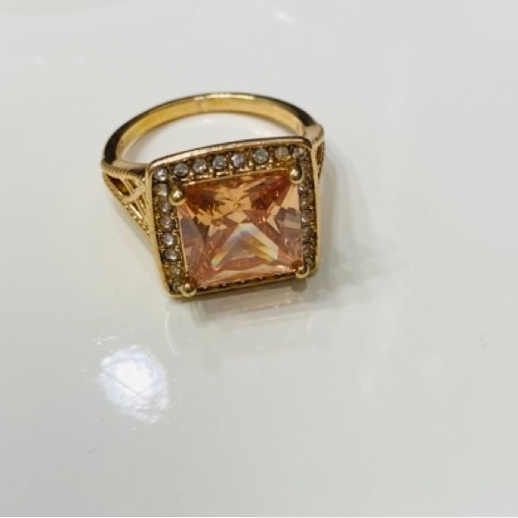 Gold Avon Ring - Picture 3 of 3